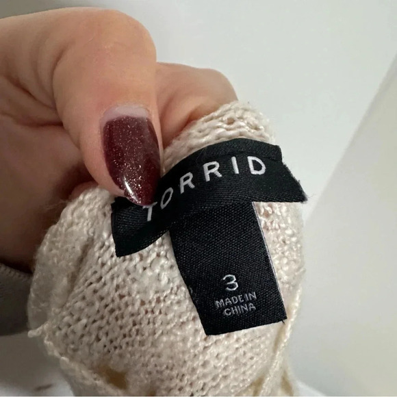 Torrid knit sweater Beige V-Neck Women's Top with Crisscross Back 3X - Picture 5 of 6